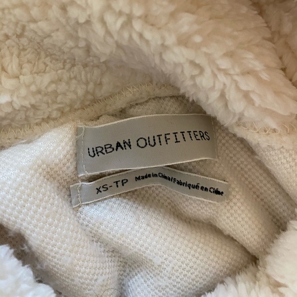 Soft Urban Outfitters Sherpa Cropped Hoodie - Picture 3 of 3